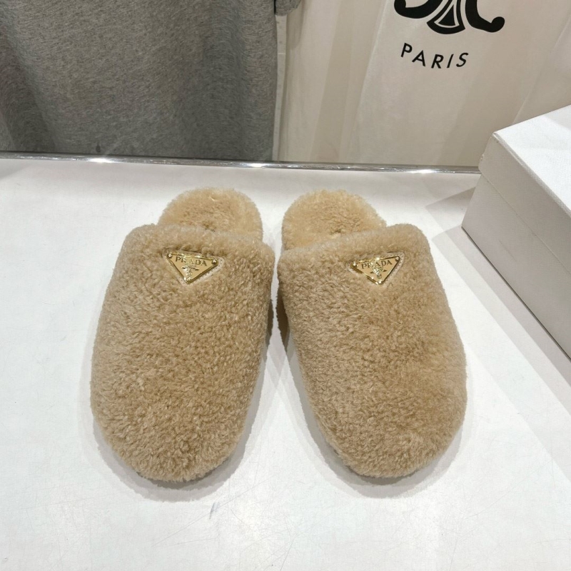 Pra*a slippers